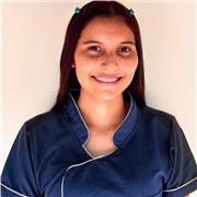 Profesora de pedagogía apta para orientar a niños y niñas de edades de 4 a 10 años.